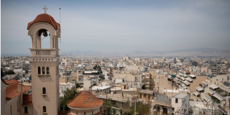 Pandemia në Greqi, mbyllen sërish dyqanet, shtyhet hapja e shkollave