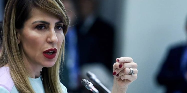 Majlinda Bregu tallet me Bashën: Jo të gjithë që kanë mbaruar Sami Frashërin, kanë mbetur deri në mbledhje-zbritje