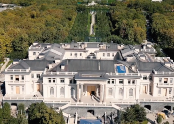 Brenda vilës 1.3 miliardë euro të Putinit (FOTO dhe VIDEO)