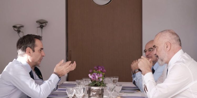 Media gjermane: Marrëveshja e 2009 dëmtonte Shqipërinë dhe u kundërshtua nga Rama, zgjerimi me 12 milje në Jon i Greqisë është një e drejtë që s’mund t’i mohohet