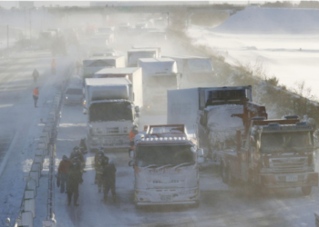 Aksident fatal në Japoni/ Nga stuhia e dëborës përplasen 130 makina