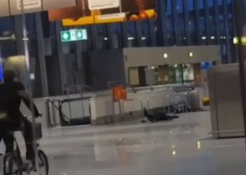 Alarmi për bombë në aeroportin e Frankfurtit, mediat: I dyshuari thirri ‘Allah Akbar’