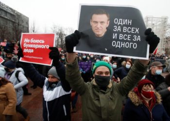 Burgosja e Navalnyt/ Protestuesit përleshen me policinë në Rusi