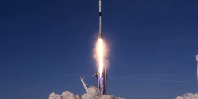 SpaceX thyen rekord, dërgon qindra satelitë në orbitë, ekspertët të shqetësuar