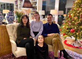 Basha shfaqet me familjen, uron Vitin e Ri: Shëndet dhe mbarësi!