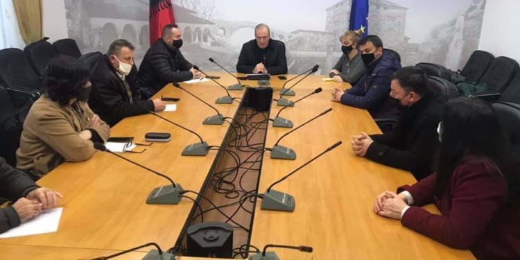 Përmbytjet, mblidhet Shtabi i Emergjencës në Gjirokastër: 3 ditët në vijim do të jenë të vështira