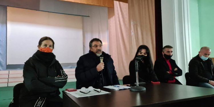 Deputetja e Tepelenës braktis LSI-në, i bashkohet PS-së. Çuçi: LSI po shkon drejt shkërmoqjes totale