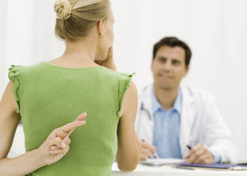 5 shenjat që tregojnë se ai ose ajo po gënjejnë për atë që thonë