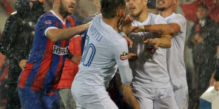 Rekord kartonësh në javën e 13-të të Superiores, 34 të verdhë dhe tre të kuq