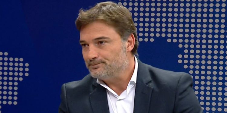 Ish-deputeti i PD humb babain: Pati një jetë plot vuajtje e sakrificë