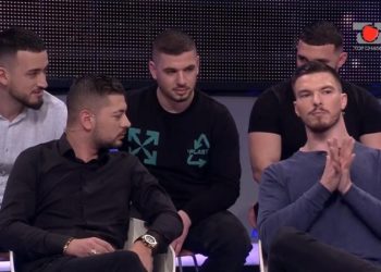 “S’mund të ngacmosh dikë që unë kam në zemër”, Tea, molla e sherrit mes Andit e Andit të ri