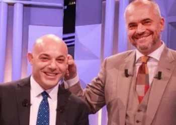 Rama tallet me Fevziun: Tani e zbuloi Shqipërinë e më thotë mua sa e bukur ajo Gjirokastra…