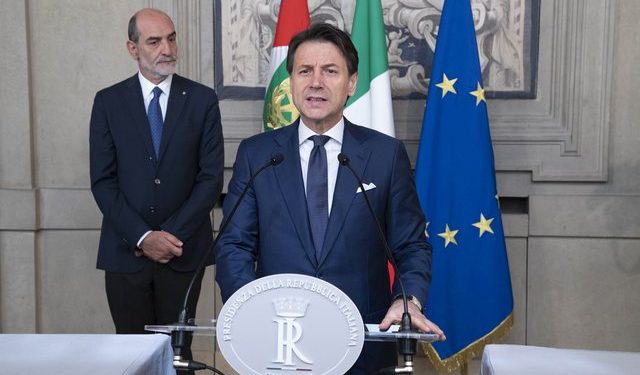 Italia në krizë, Kryeministri Conte jep dorëheqjen
