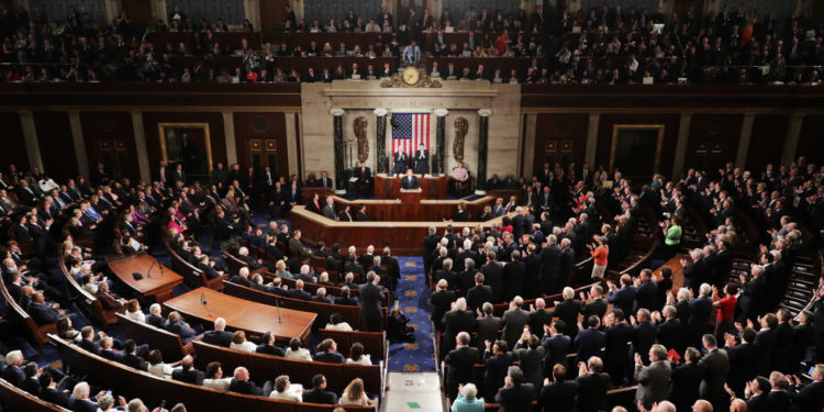 Dhoma e Përfaqësuesve ultimatum Pence: Shkarko Trump