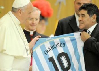 Papa Françesku për Maradonën: Ishte një poet në fushë, u dha gëzim miliona njerëzve