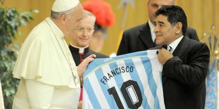 Papa Françesku për Maradonën: Ishte një poet në fushë, u dha gëzim miliona njerëzve
