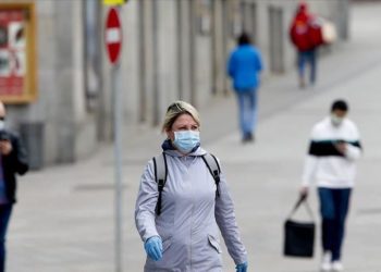 Studimi/ Pacientët që kanë kaluar COVID-19 mund t’i shfaqen simptomat deri pas 6 muajve