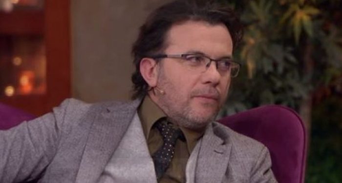 “Unë jam grek”, Laert Vasili sqaron deklaratën: Njerëz në mjerim për një pako fasule merren me pragun e shtëpisë time