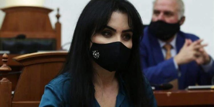 Ediola i përgjigjet Tavos: Zotëri, unë mbeta në Parlament se dua një Shqipëri normale, jo atë që ke në mendje ti. Je i cekët dhe pelivan