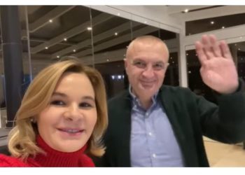 Ilir Meta e Monika Kryemadhi urojnë Vitin e Ri 2021 (VIDEO)