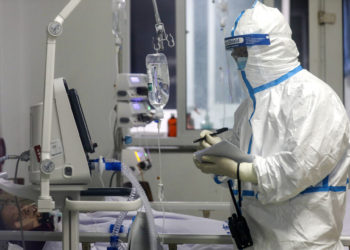 Pas përfundimit të karantinës, ekipi i OBSH-së nis nga puna në Wuhan për origjinën e COVID-19