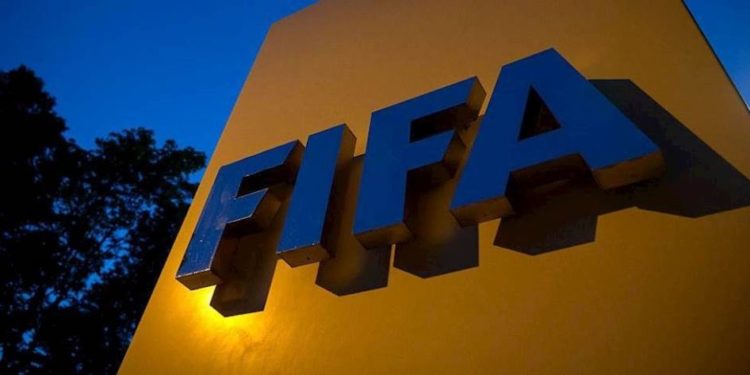 FIFA trondit Tiranën, bllokon merkaton e bardhebluve për shkak të borxheve