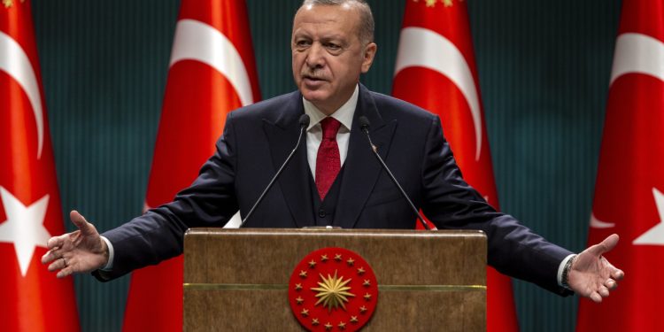 Erdogan dënon trazirat në SHBA: Turp për demokracinë