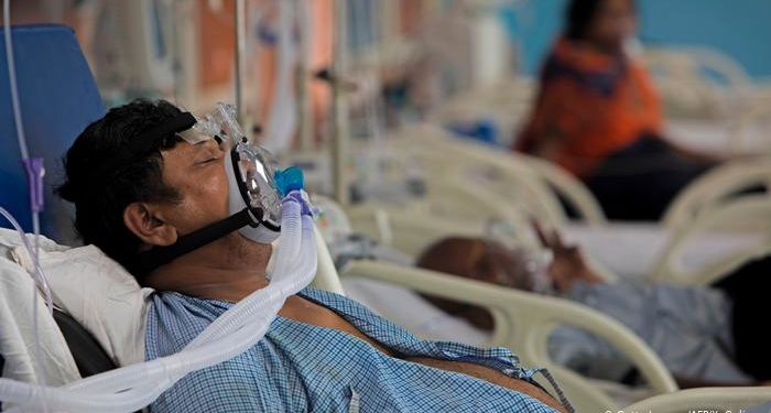 Vendi i dytë në botë për infektimet nga Covid-19, India miraton vaksinën e Oxford/AstraZeneca