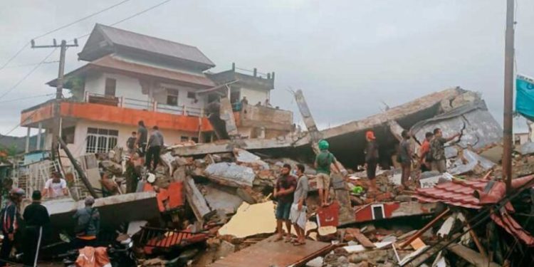 Tërmet i fuqishëm në Indonezi: Qindra të plagosur, humbin jetën 26 persona