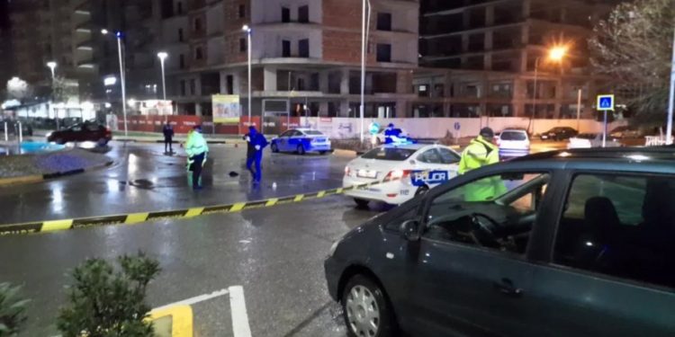 Aksident, shoferi godet kalimtarin dhe largohet nga vendi i ngjarjes (VIDEO)