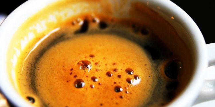 Sa kafe duhet të pijnë në ditë personat që vuajnë nga tensioni i lartë