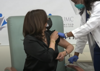 Teoritë konspirative/ A u vaksinua realisht zv.Presidentja amerikane? (VIDEO)