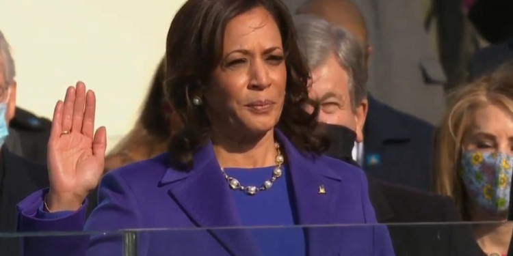 Kamala Harris betohet si zv.presidente e SHBA-së