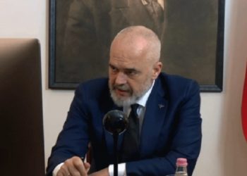 “Mos rri në kafene se të bëhet truri si filxhan kafeje” Rama debaton me komentuesin