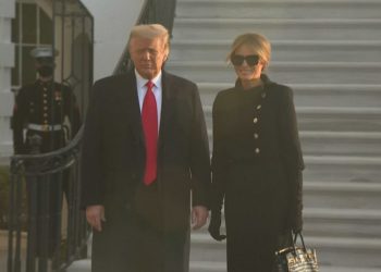 Donald Trump lë Shtëpinë e Bardhë, merr me vete kodet e armëve bërthamore