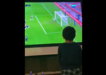 Reagimi i djemve të Messit pasi argjentinasi shënoi nga gjuajtja e lirë