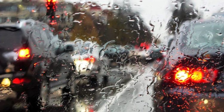 Stuhi dhe reshje të dendura shiu, çfarë ndodh prej mesnatës