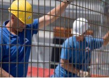 Rrogat skandaloze në Shqipëri/Me 19 minuta blen një bukë, me 500 orë, 1 metër katror banesë në Tiranë