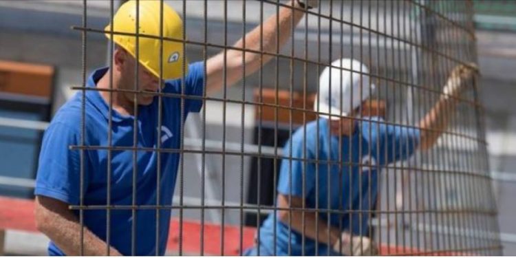 Rrogat skandaloze në Shqipëri/Me 19 minuta blen një bukë, me 500 orë, 1 metër katror banesë në Tiranë