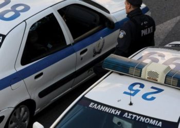 Sherr për sallatën te familja shqiptare në Greqi, vëllai qëllon me thikë motrën