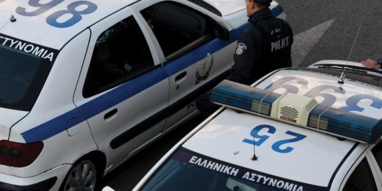 Sherr për sallatën te familja shqiptare në Greqi, vëllai qëllon me thikë motrën