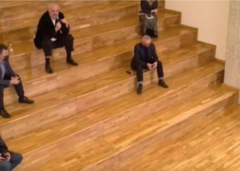 Rama: Unë iu kam marrë “frymën” oligarkëve, tani Lulzim Basha do t’iu japë 50 mln euro me një dorë