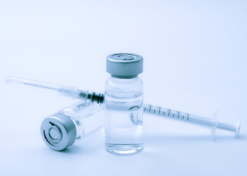 Indonezia, vendi ku të rinjtë po marrin të parët vaksinën