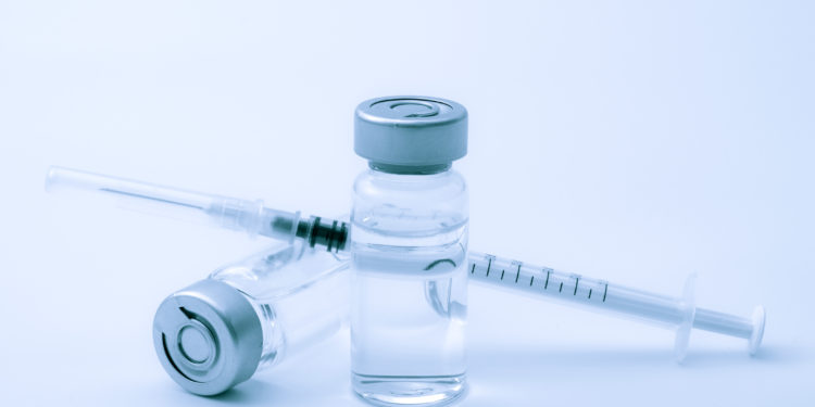 Indonezia, vendi ku të rinjtë po marrin të parët vaksinën