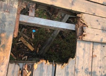 Dëmtohet ura dhe rruga, probleme me lëvizjen në disa fshatra të Memaliajt