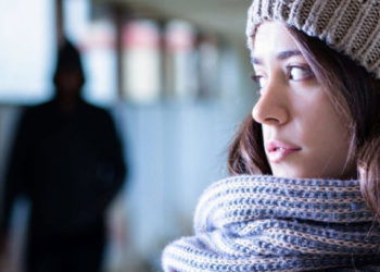 “Pse bën si kalama? Unë të dua”, historia e vajzës që përndiqej nga ish i dashuri:Do t’i q* robt atij mashkullit që flet në telefon