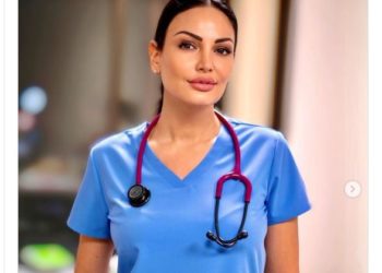 E veshur si mjeke, Bleona Qereti bën vaksinën kundër Covid-19: Ia rekomandoj me forcë kujtdo!