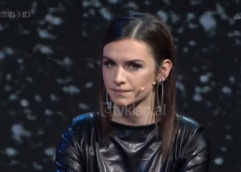 Vajza nga Gjirokastra braktis emisionin në Tv Klan: Po bëhet e vështirë për mua, kam presion nga familja, shumë herë kam dalë nga vetja (VIDEO)