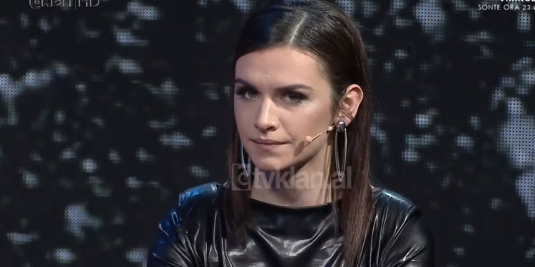 Vajza nga Gjirokastra braktis emisionin në Tv Klan: Po bëhet e vështirë për mua, kam presion nga familja, shumë herë kam dalë nga vetja (VIDEO)