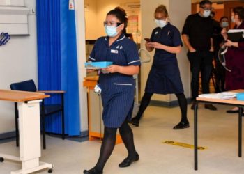 Varianti i ri i Covid, thyhet rekordi me raste të reja brenda ditës